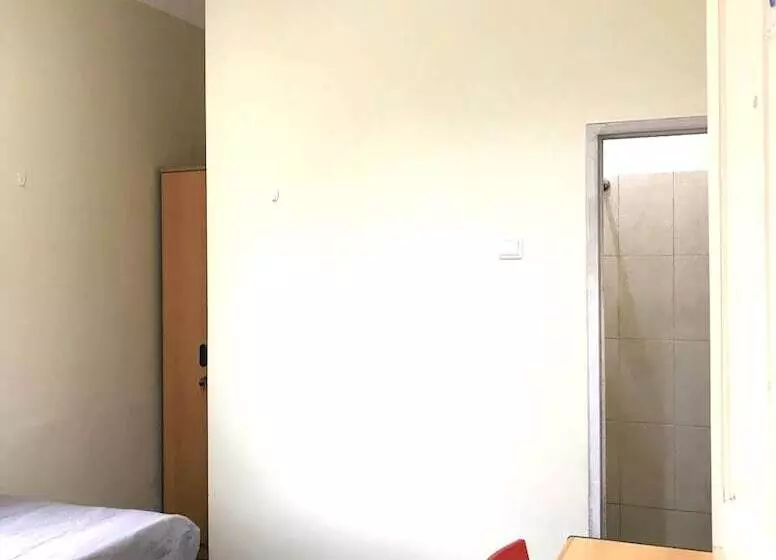 Hotelli Oyo Life 92781 Kost Parung Serab Syariah