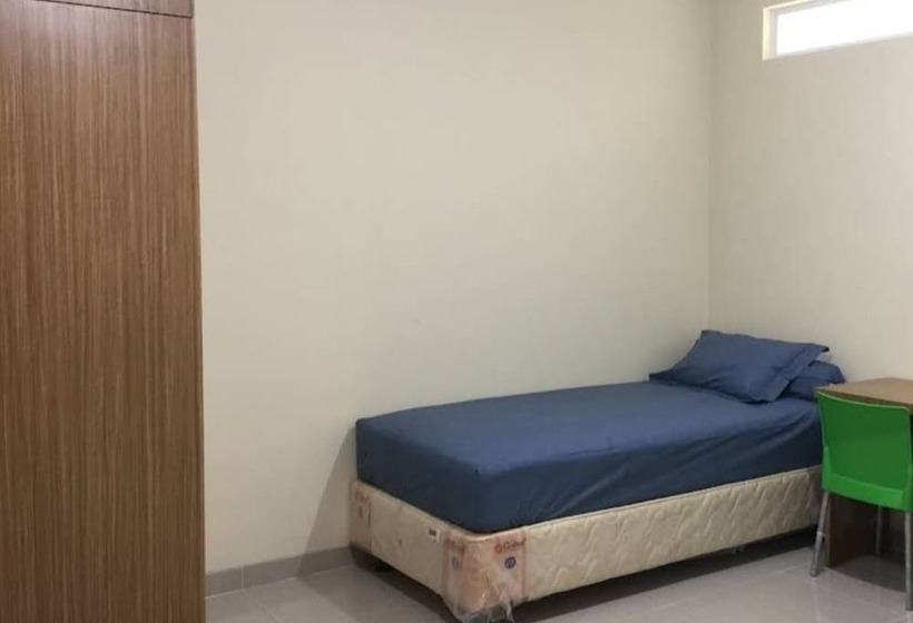 בית מלון כפרי Oyo Life 92781 Kost Parung Serab Syariah