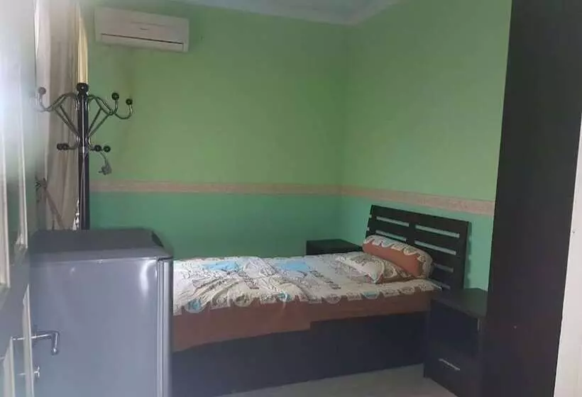 Hotelli Oyo Life 92781 Kost Parung Serab Syariah