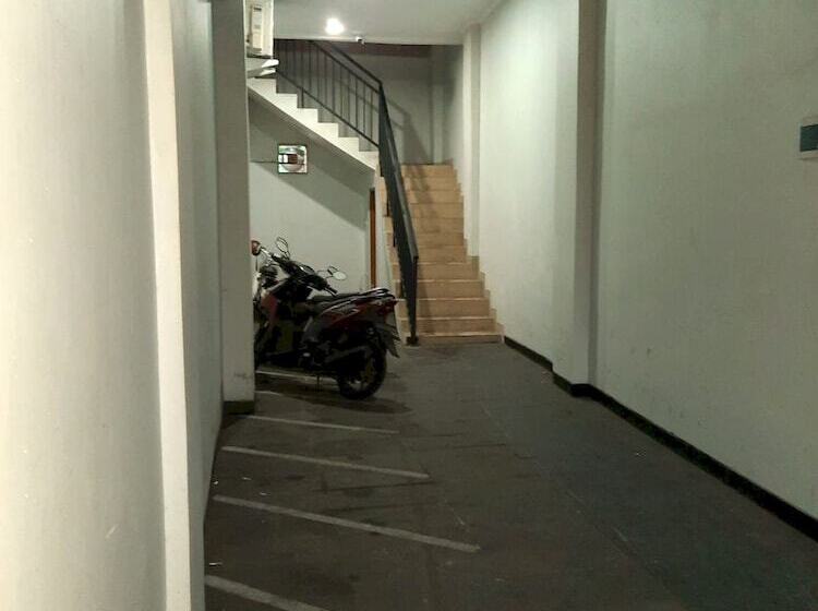 בית מלון כפרי Oyo Life 92781 Kost Parung Serab Syariah