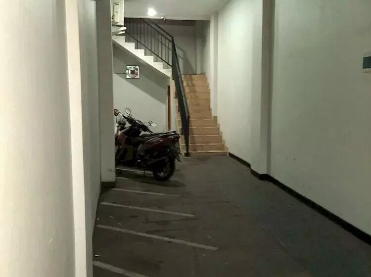 Hotelli Oyo Life 92781 Kost Parung Serab Syariah