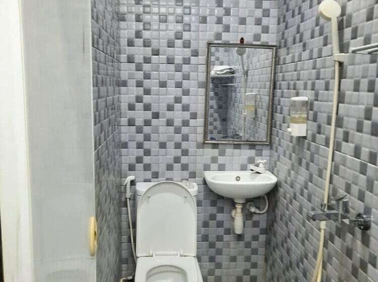 בית מלון כפרי Oyo Life 92878 Kost Padma Syariah