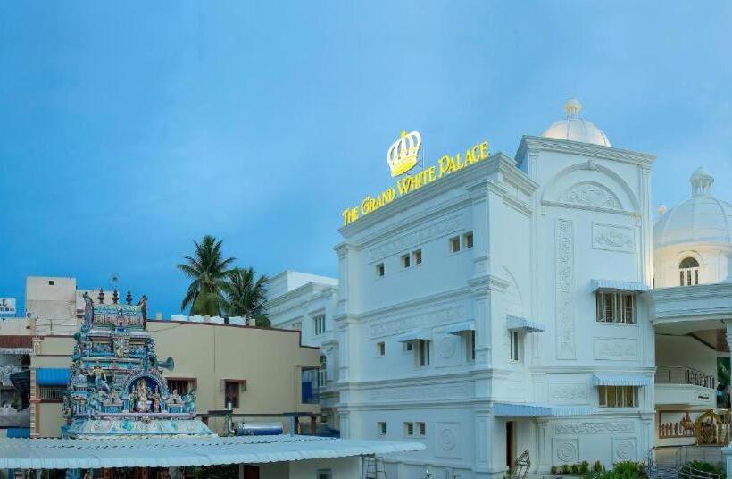酒店 The Grand White Palace