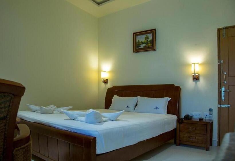 酒店 The Grand White Palace