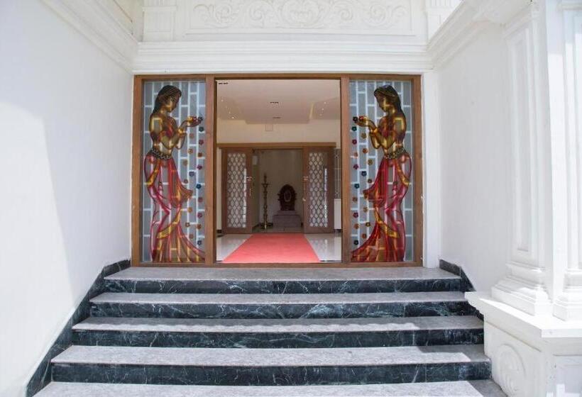 酒店 The Grand White Palace