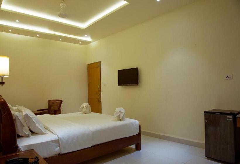 酒店 The Grand White Palace