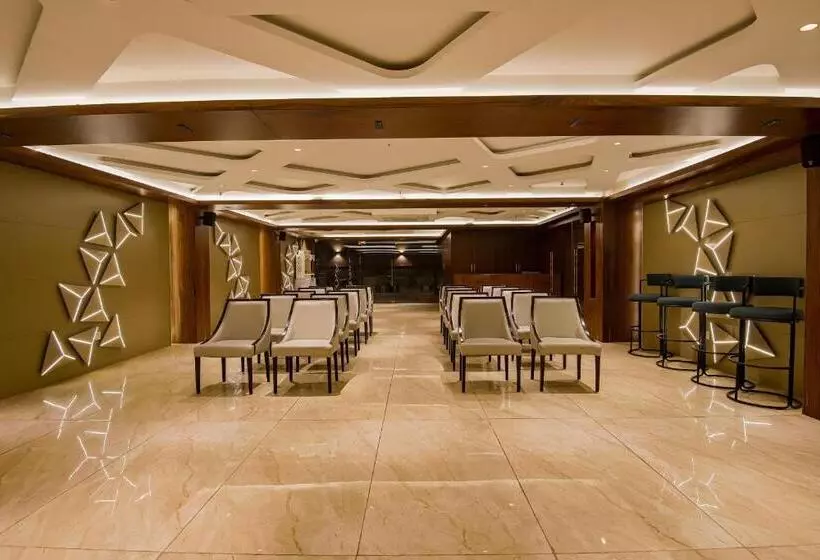 ホテル The Imperial Inn