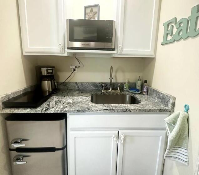 Pensjonat Private Suite With Private Gym&patio, Minutes To Beaches, Up To 4 Guests