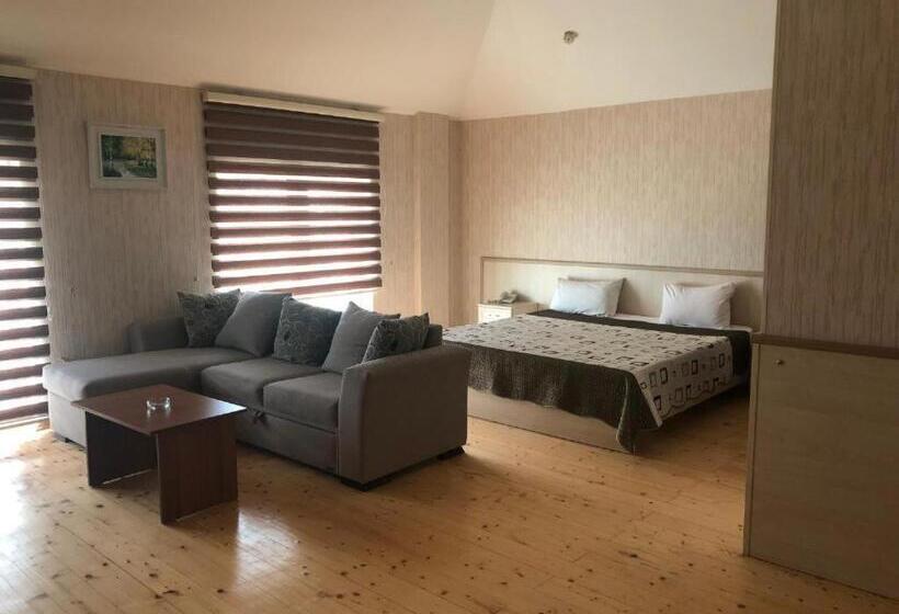 Aef Hotel And Restaurants