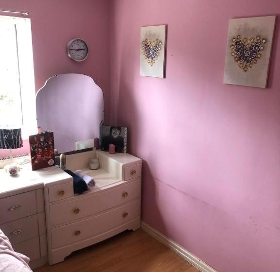 تختخواب و صبحانه Room In Town Centre