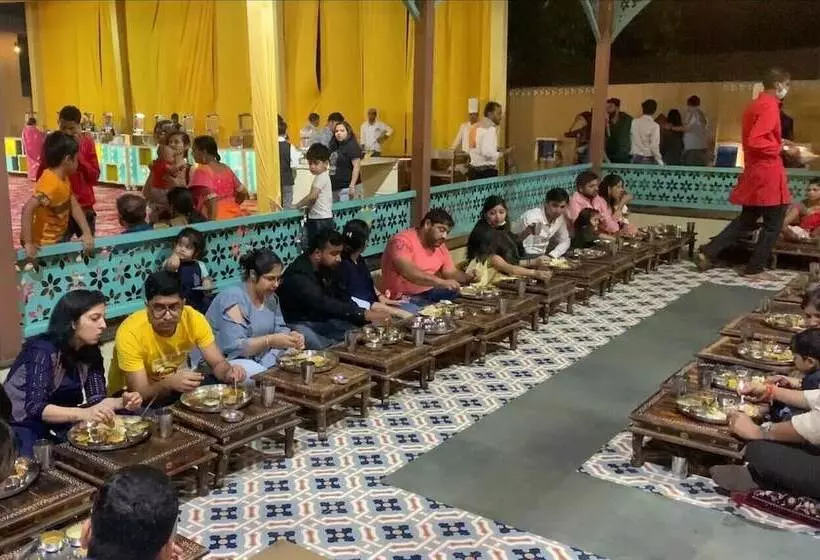 ホテル Chokar Dhani Raipur