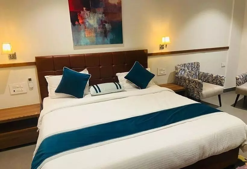 ホテル Chokar Dhani Raipur