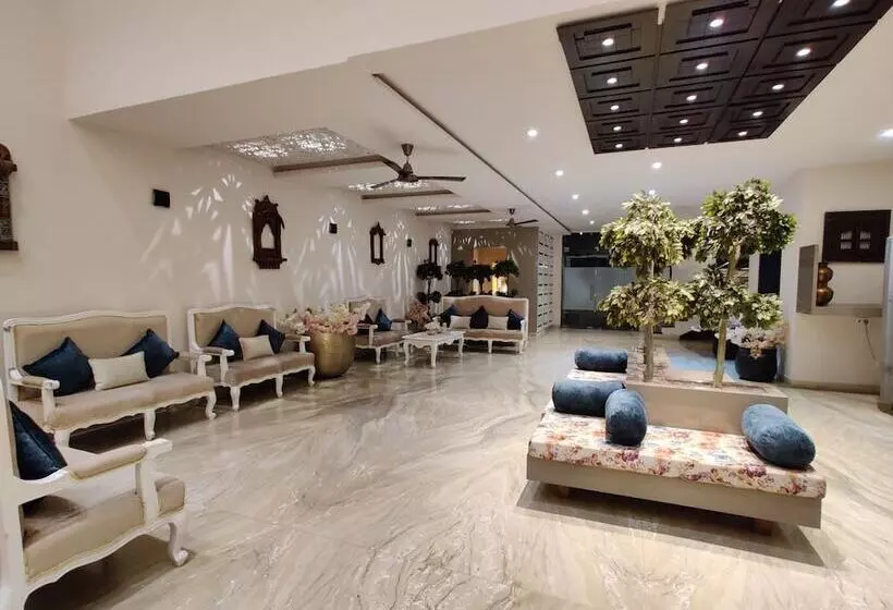 ホテル Chokar Dhani Raipur