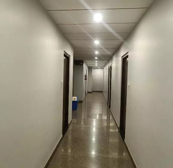 Hotelli D C Grand