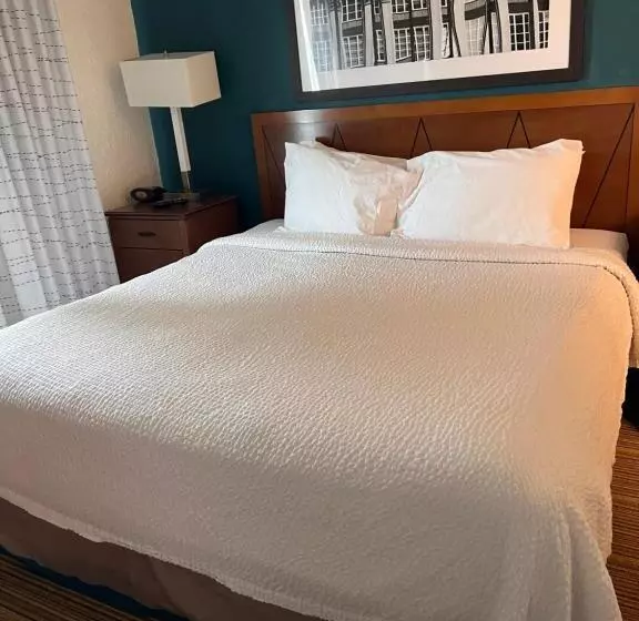 ホテル Queen Bed Available
