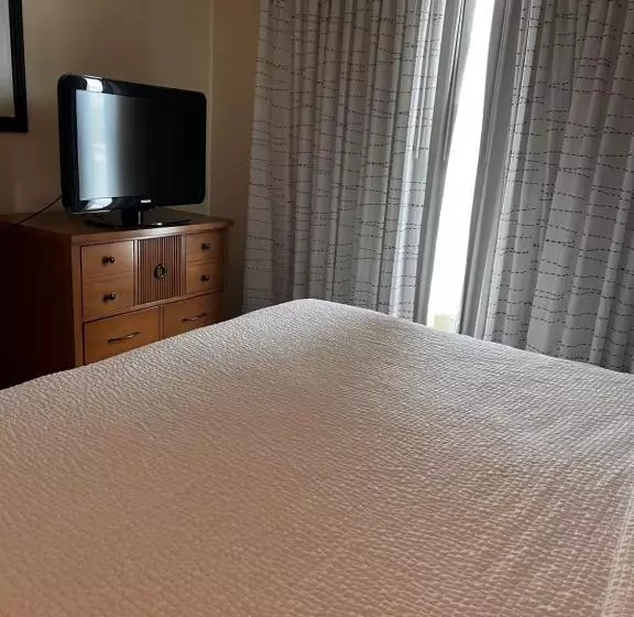 ホテル Queen Bed Available