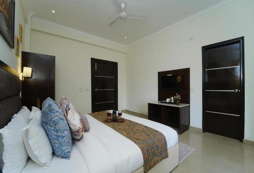 فندق The Rose, Kasauli  A Four Star Lavish & Luxury