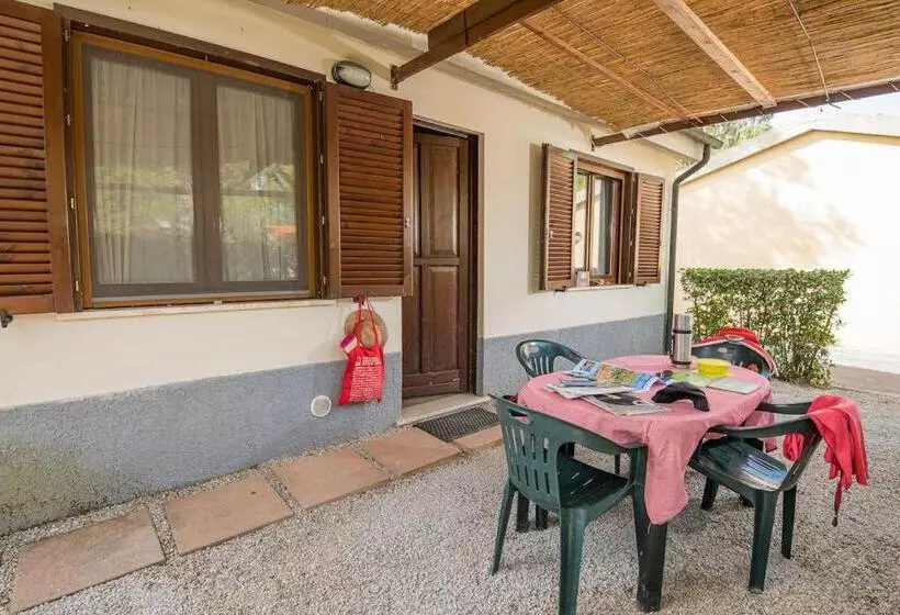 Isa Appartament Standard With Mezzanine, 4 Beds, Air Conditioning And Private Outdoor Area In Villag