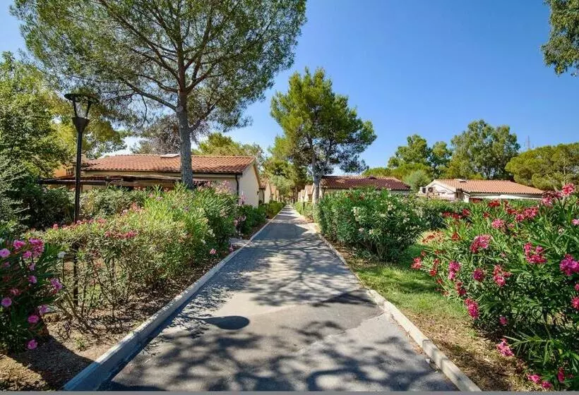 Isa Appartament Standard With Mezzanine, 4 Beds, Air Conditioning And Private Outdoor Area In Villag