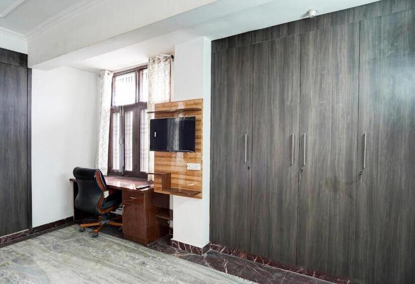 Oyo Radisson Red Hotel & Restaurant