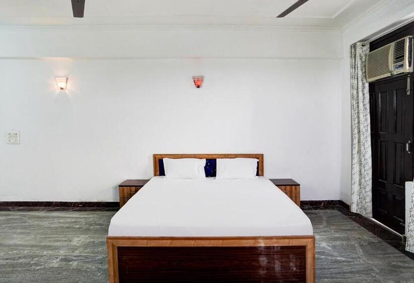 Oyo Radisson Red Hotel & Restaurant