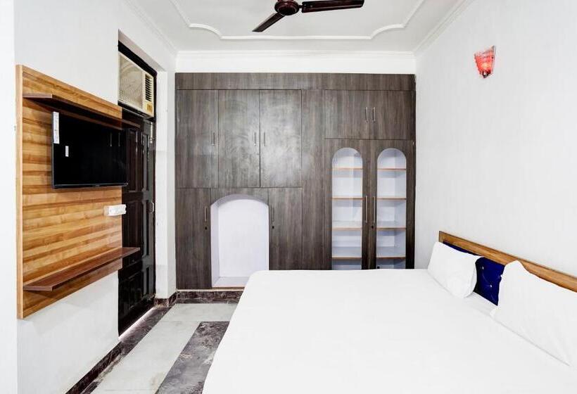 Oyo Radisson Red Hotel & Restaurant