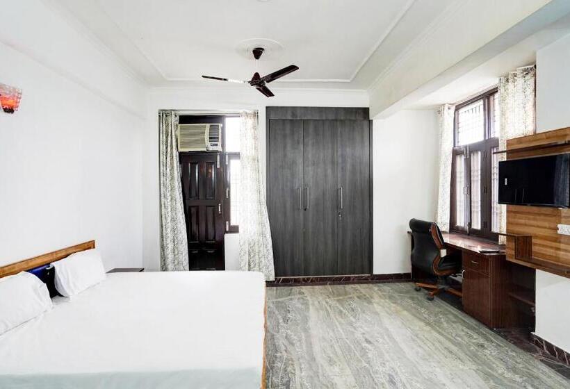 Oyo Radisson Red Hotel & Restaurant