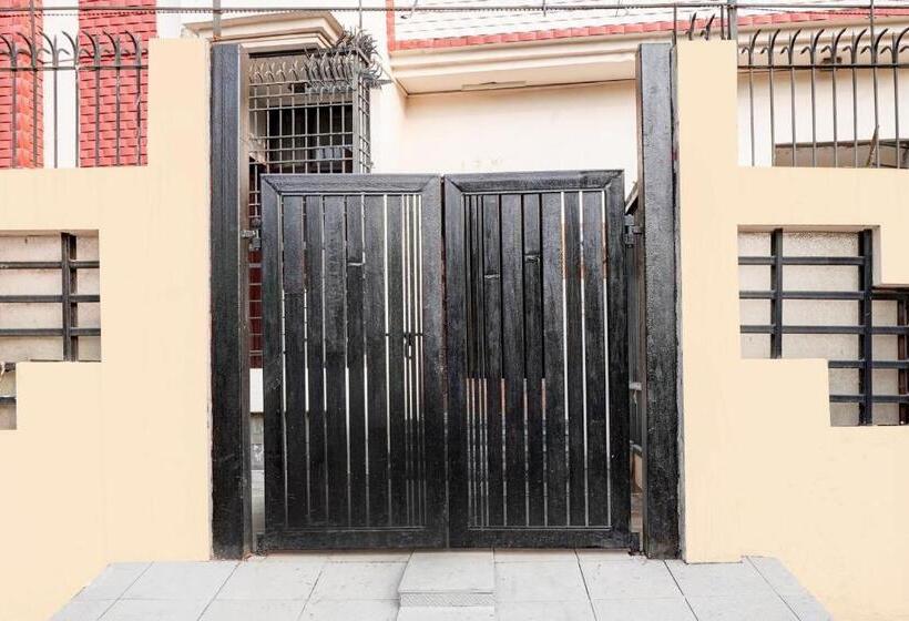 Oyo Radisson Red Hotel & Restaurant