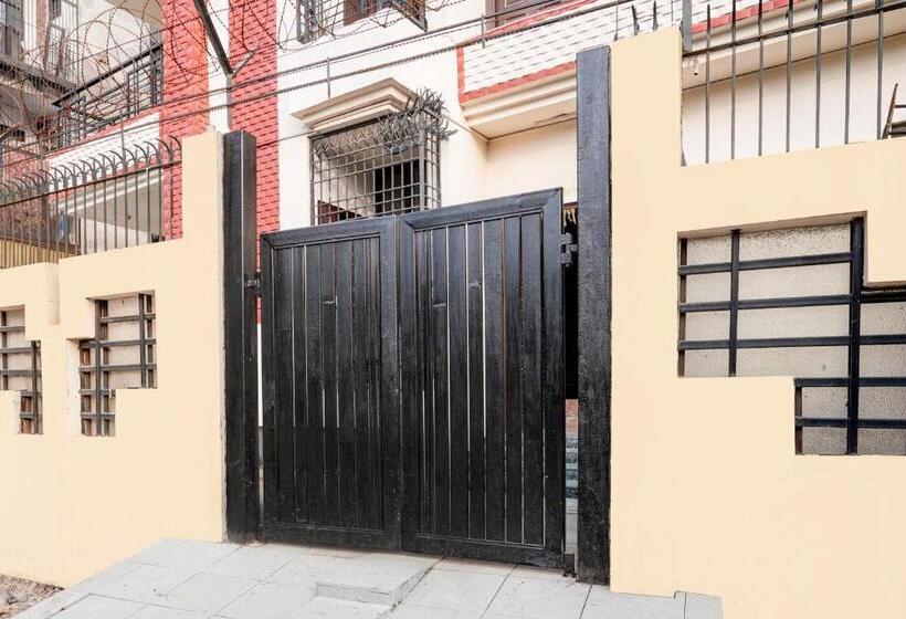 Oyo Radisson Red Hotel & Restaurant