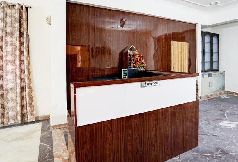 Oyo Radisson Red Hotel & Restaurant