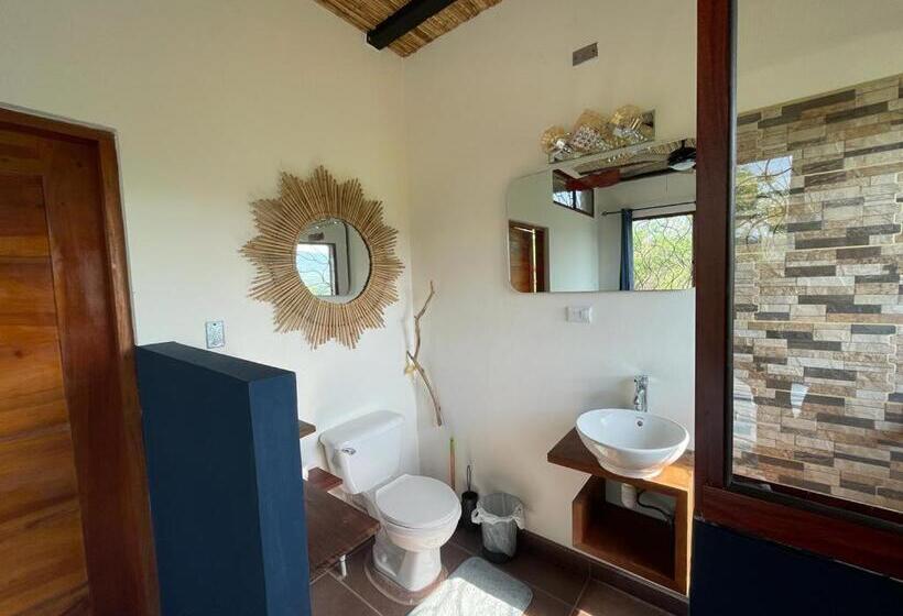 بنسيون Four Trees Jungle Lodge