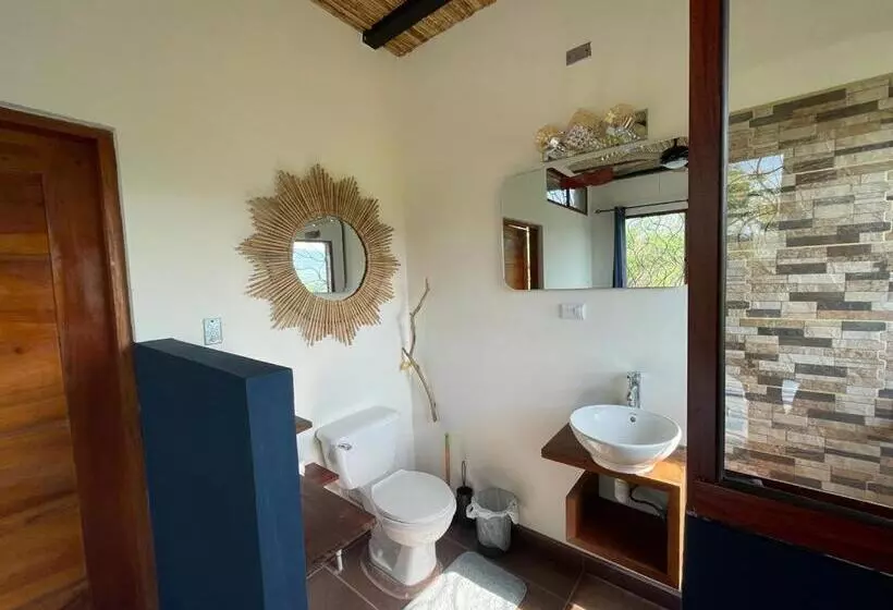 Majatalo Four Trees Jungle Lodge