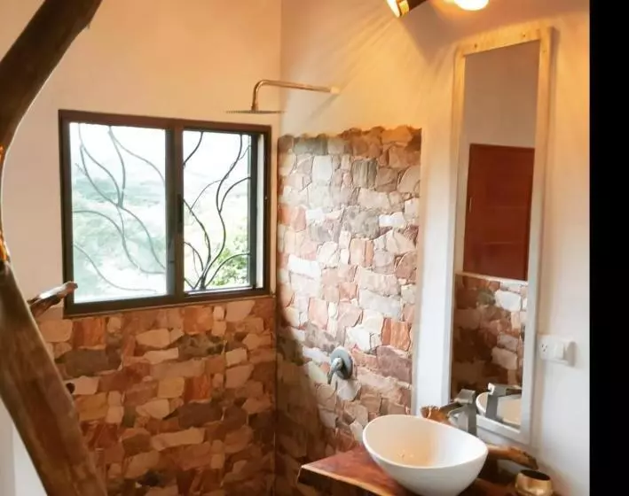 Majatalo Four Trees Jungle Lodge