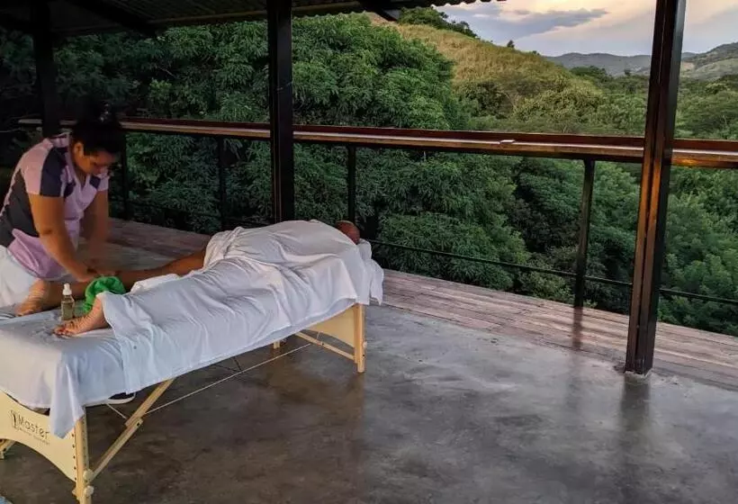 Majatalo Four Trees Jungle Lodge