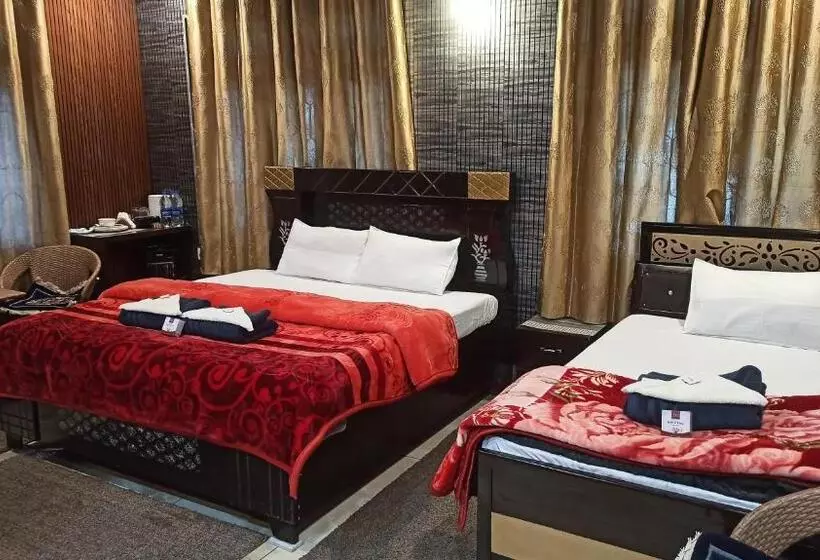 ペンション Gayatri Niwas   Luxury Private Room With Ensuit Bathroom   Lake View And Mountain View