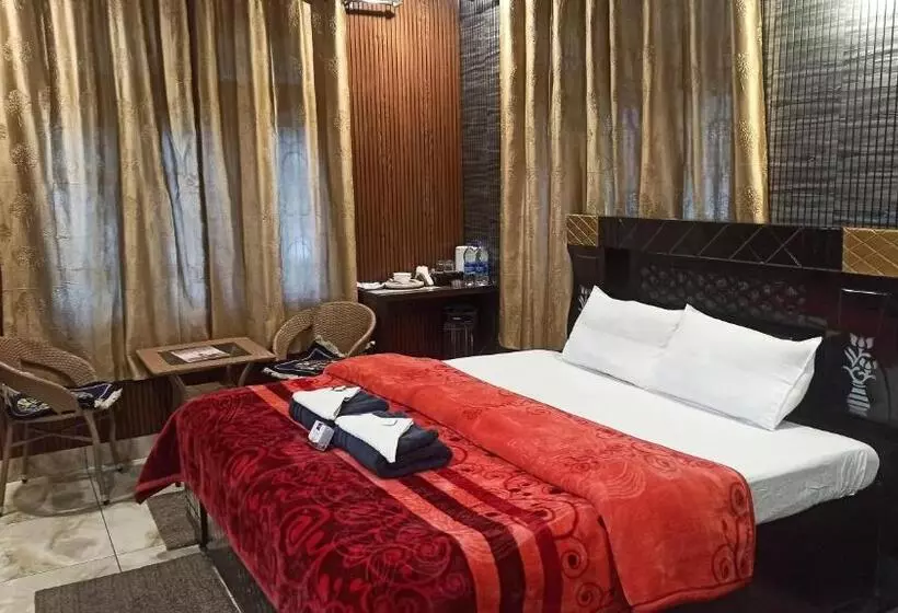 ペンション Gayatri Niwas   Luxury Private Room With Ensuit Bathroom   Lake View And Mountain View