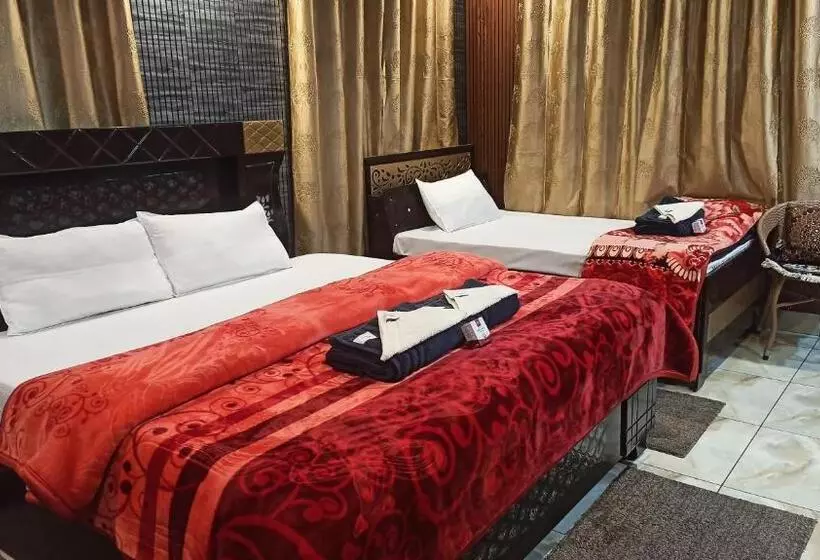 ペンション Gayatri Niwas   Luxury Private Room With Ensuit Bathroom   Lake View And Mountain View