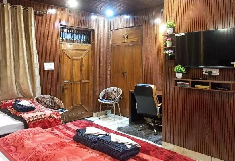 ペンション Gayatri Niwas   Luxury Private Room With Ensuit Bathroom   Lake View And Mountain View