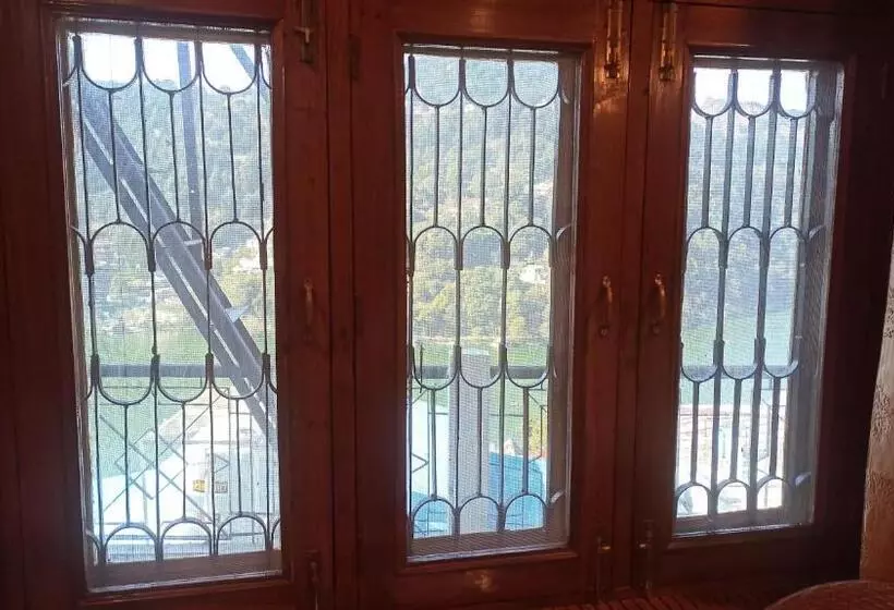 ペンション Gayatri Niwas   Luxury Private Room With Ensuit Bathroom   Lake View And Mountain View