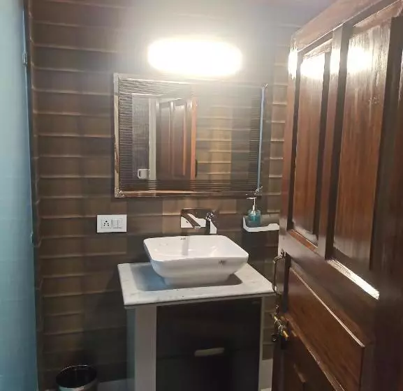 ペンション Gayatri Niwas   Luxury Private Room With Ensuit Bathroom   Lake View And Mountain View
