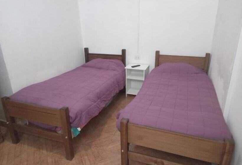 ペンション Hostal 4 Estaciones