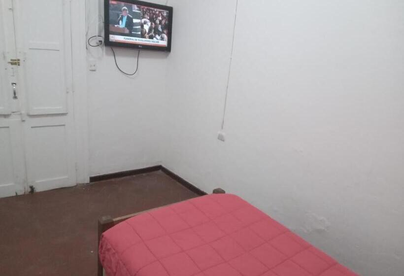 ペンション Hostal 4 Estaciones