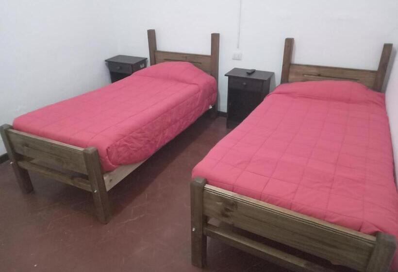 ペンション Hostal 4 Estaciones