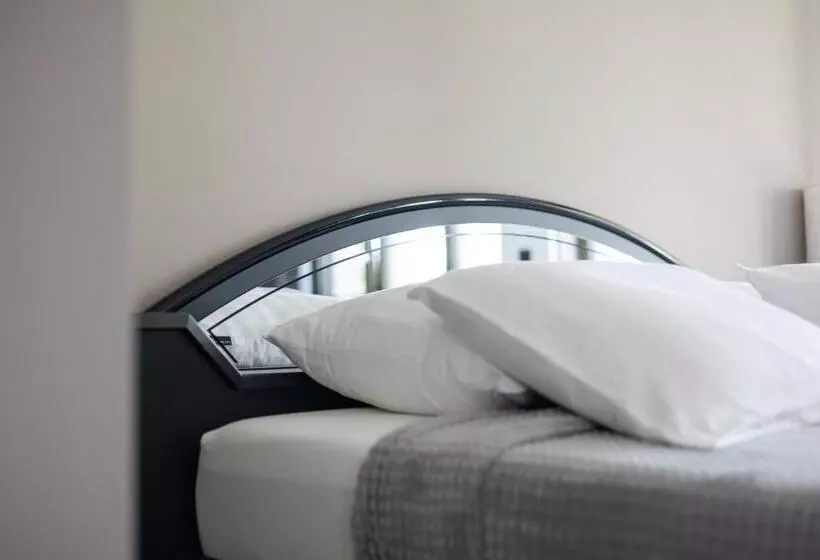 پانسیون Luxury Room With King Size Bed