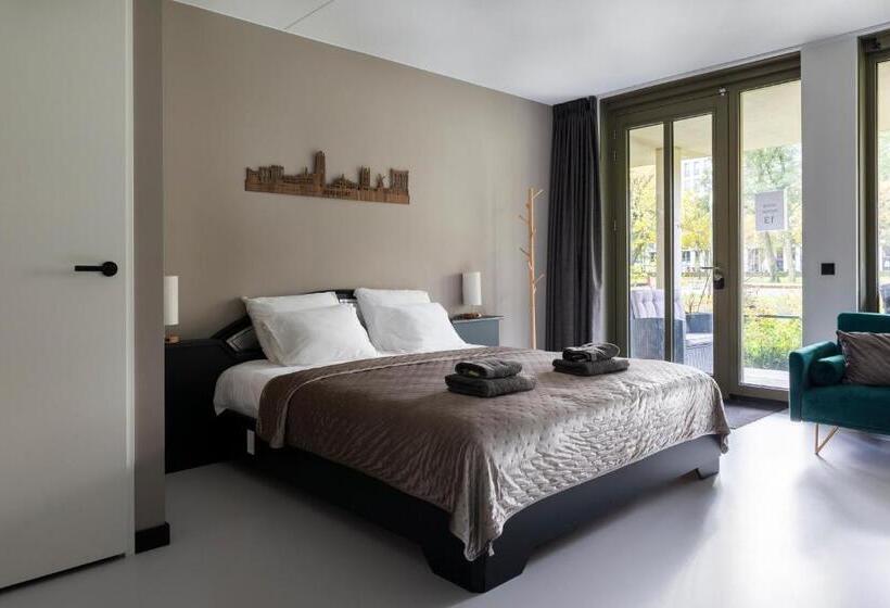 Pensão Luxury Room With King Size Bed