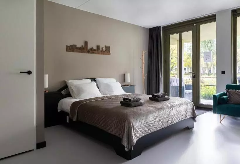 پانسیون Luxury Room With King Size Bed