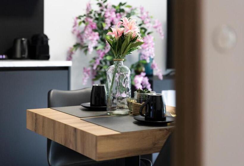 Pensão Luxury Room With King Size Bed