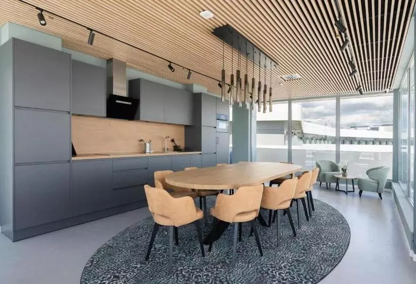 Student Experience Madrid Pozuelo   Luxury Hostel