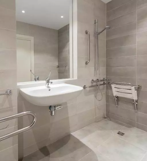 Student Experience Madrid Pozuelo   Luxury Hostel