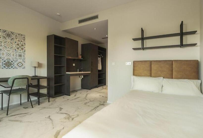 Student Experience Madrid Pozuelo   Luxury Hostel